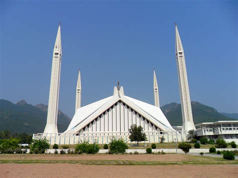 Faisal Mosque: A Majestic Architectural Wonder and Spiritual Oasis in Islamabad!