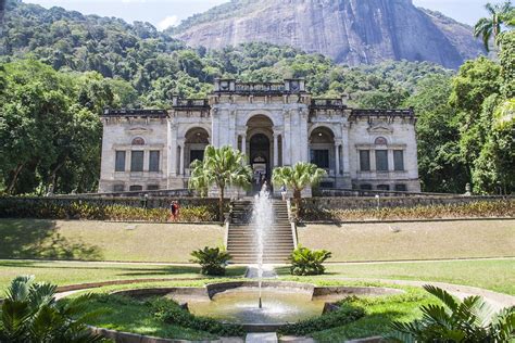 Parque Lage: A Tropical Oasis Hiding in Plain Sight in Rio de Janeiro!