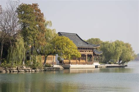 South Lake Scenic Area: Tranquil Waters and Historical Significance Await!